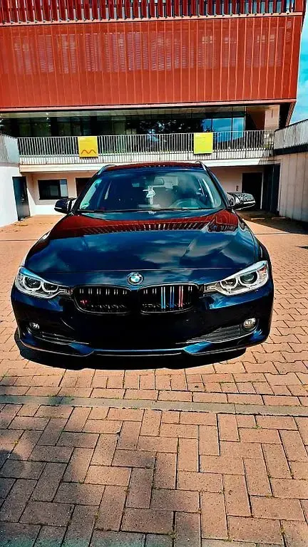 Gebraucht BMW 320 184 PS (135 kW) 2012 Blau Kombi