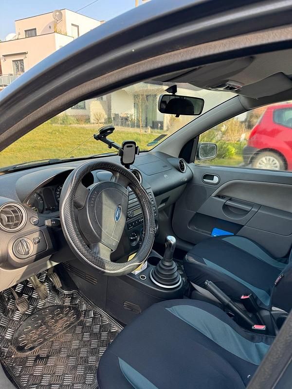 Gebraucht Ford Fiesta 80 PS (58 kW) 2003 Grau Kleinwagen