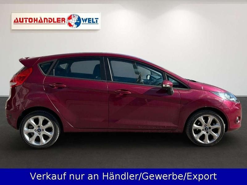 Gebraucht Ford Fiesta 97 PS (71 kW) 2009 Rot Kleinwagen