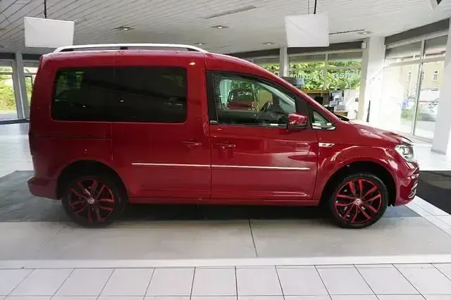 Używany VW Caddy Trendline 125 KM (91 kW) 2015 Czerwony Minivan