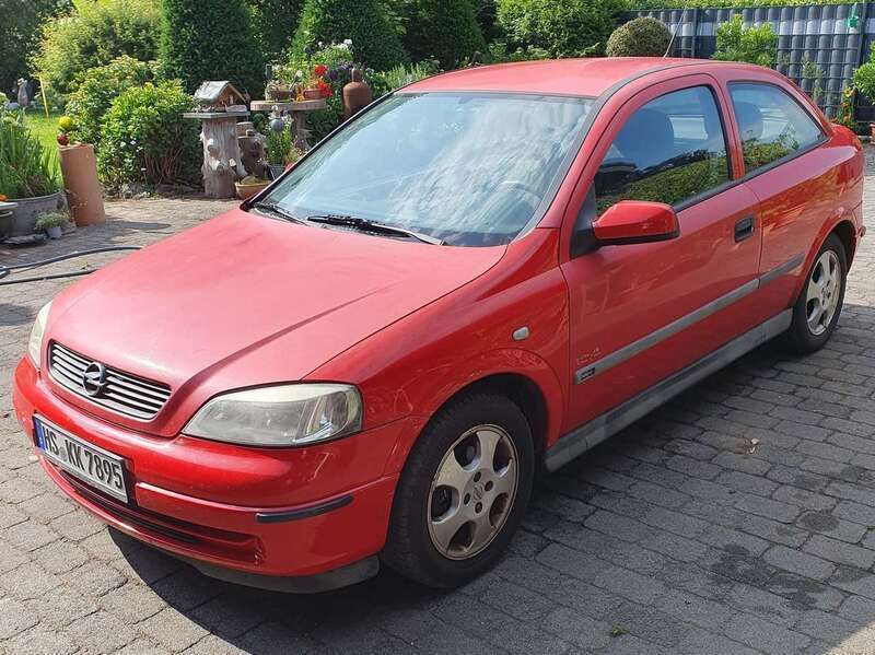 Rot Gebraucht 2000 Opel Astra Classic Edition Limousine | 980 € - Bild 1/4