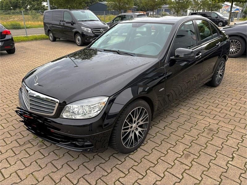 Schwarz Gebraucht 2010 Mercedes C180 Limousine | 6.350 € (Guter Preis) - Bild 1/4