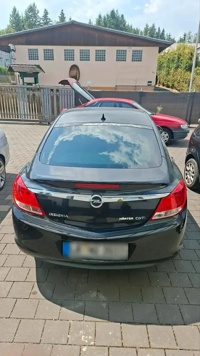 Gebraucht Opel Insignia 131 PS (96 kW) 2012 Schwarz Limousine
