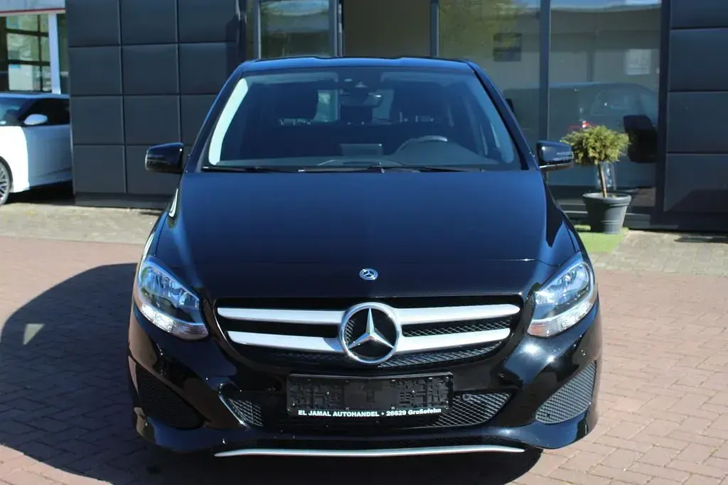 Gebraucht Mercedes B200 136 PS (100 kW) 2018 Schwarz Kleinwagen