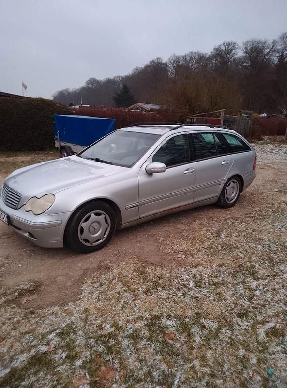 Gebraucht Mercedes C220 Elegance 143 PS (105 kW) 2002 Silber Kombi