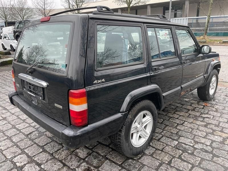 Gebraucht Jeep Cherokee Limited 184 PS (135 kW) 2000 Schwarz SUV