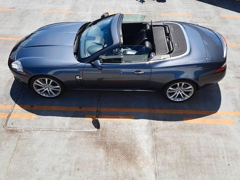 Grau Gebraucht 2006 Jaguar XK8 Cabrio | 25.900 € - Bild 1/4