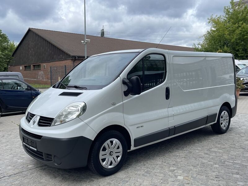 Weiss Gebraucht 2010 Renault Trafic Van | 7.973 € (Etwas zu teuer) - Bild 1/4