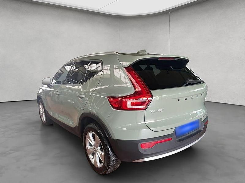 Gebraucht Volvo XC40 Core 163 PS (119 kW) 2023 Grün SUV