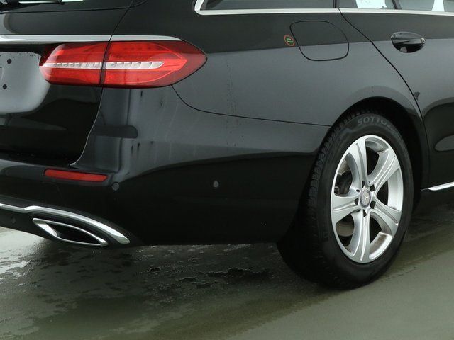 Gebraucht Mercedes E220 Avantgarde 194 PS (142 kW) 2017 Schwarz metallic Kombi
