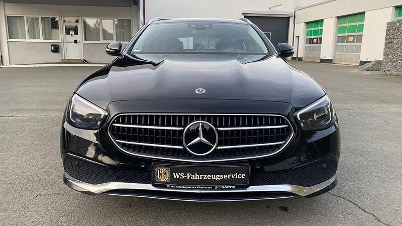 Gebraucht Mercedes E300 Avantgarde 194 PS (142 kW) 2022 Schwarz Limousine