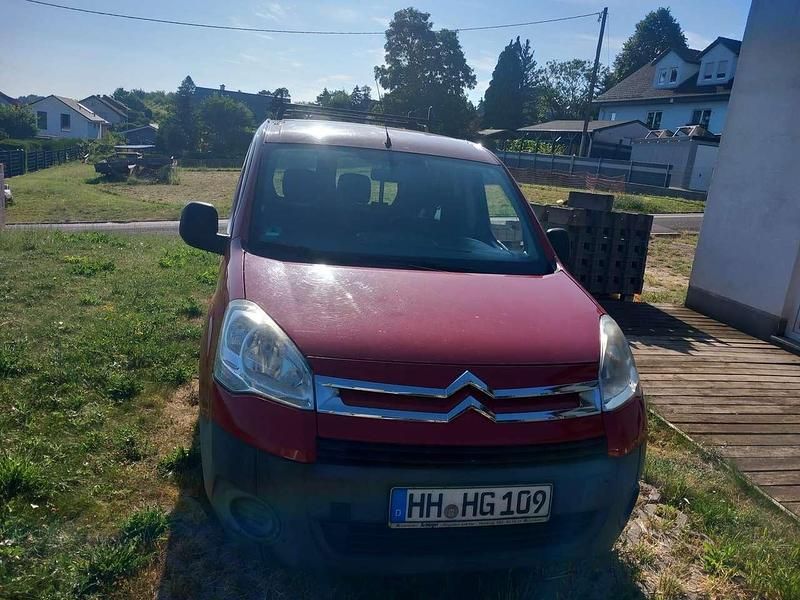 Gebraucht 2011 Citroën Berlingo Exclusive Van / Kleinbus | 6.800 € (Fairer Preis) - Bild 1/4