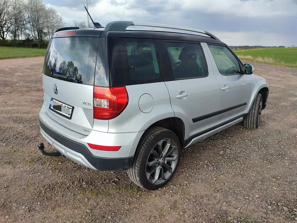 Gebraucht Skoda Yeti 140 PS (102 kW) 2015 Silber SUV