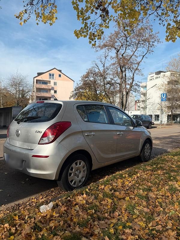 Gebraucht Hyundai i20 86 PS (63 kW) 2013 Grau Kleinwagen