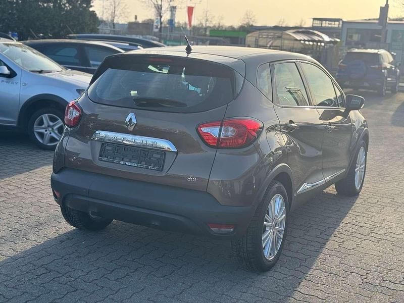 Gebraucht Renault Captur Luxe 90 PS (66 kW) 2014 Braun cnb+ schwarz gne SUV