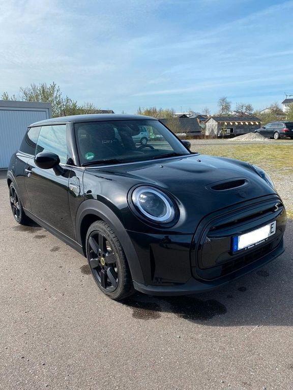 Schwarz Gebraucht 2022 Mini Cooper SE Classic Kleinwagen | 20.500 € (Fairer Preis) - Bild 1/4