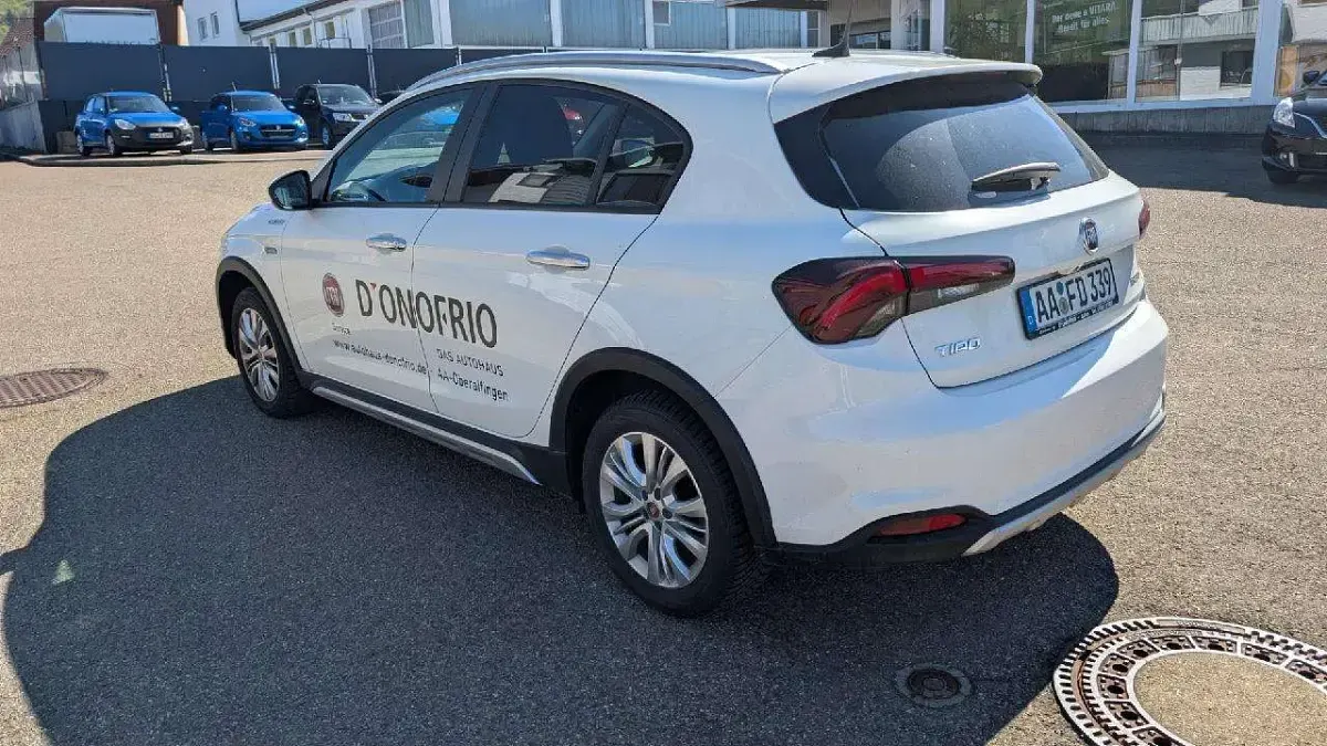 Gebraucht Fiat Tipo Cross 131 PS (96 kW) 2022 Weiss Limousine