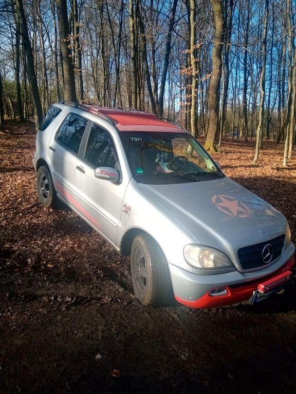 Gebraucht Mercedes ML270 167 PS (122 kW) 2002 Silber SUV
