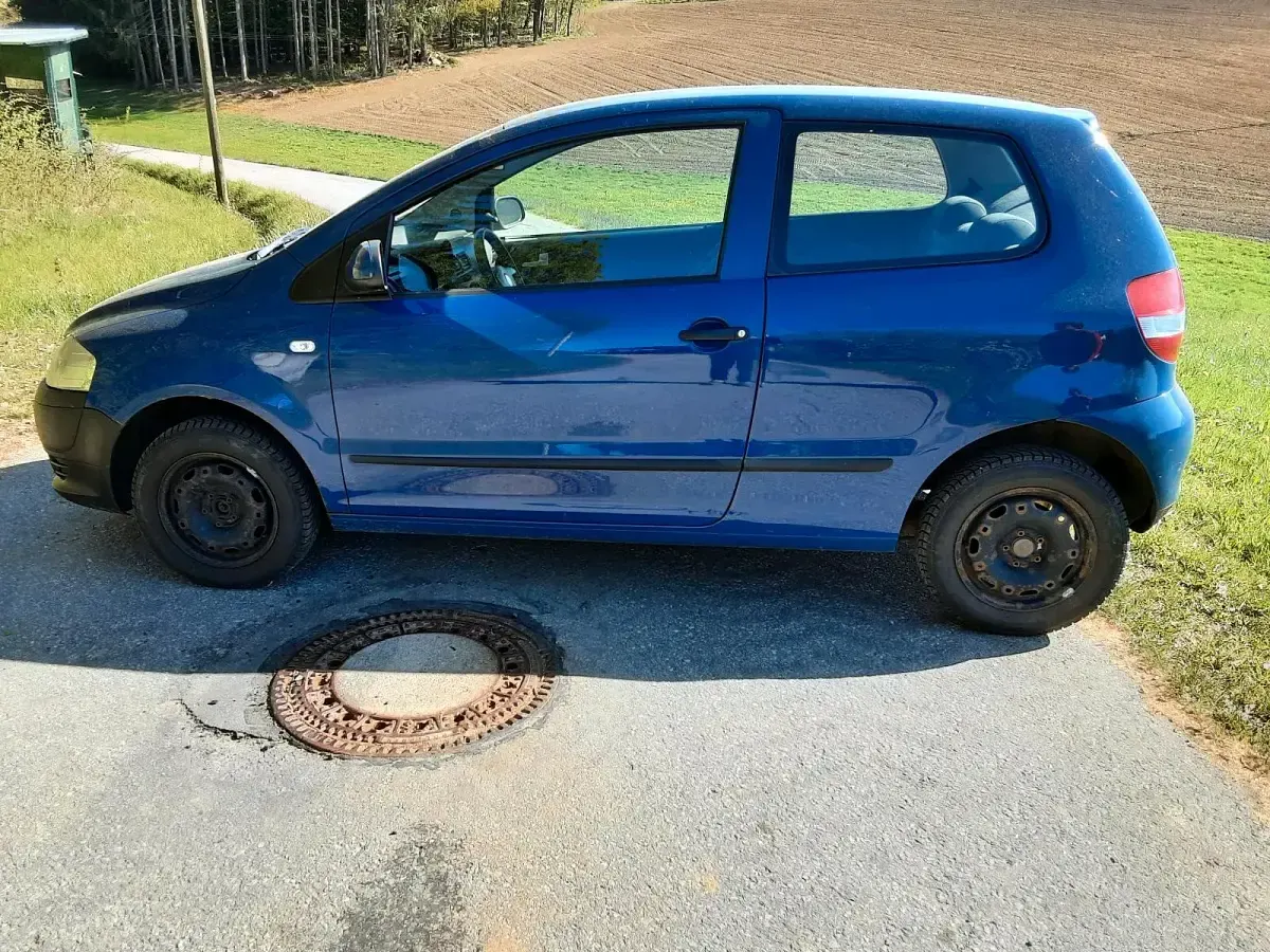 Używany VW Fox 54 KM (39 kW) 2005 Niebieski Hatchback