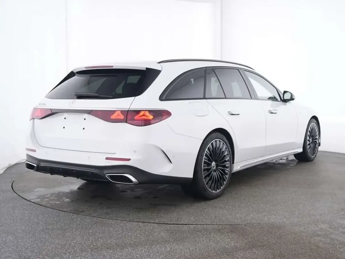 Gebraucht Mercedes E300 Advanced 313 PS (230 kW) 2025 Manufaktur lack manufaktur opa Kombi