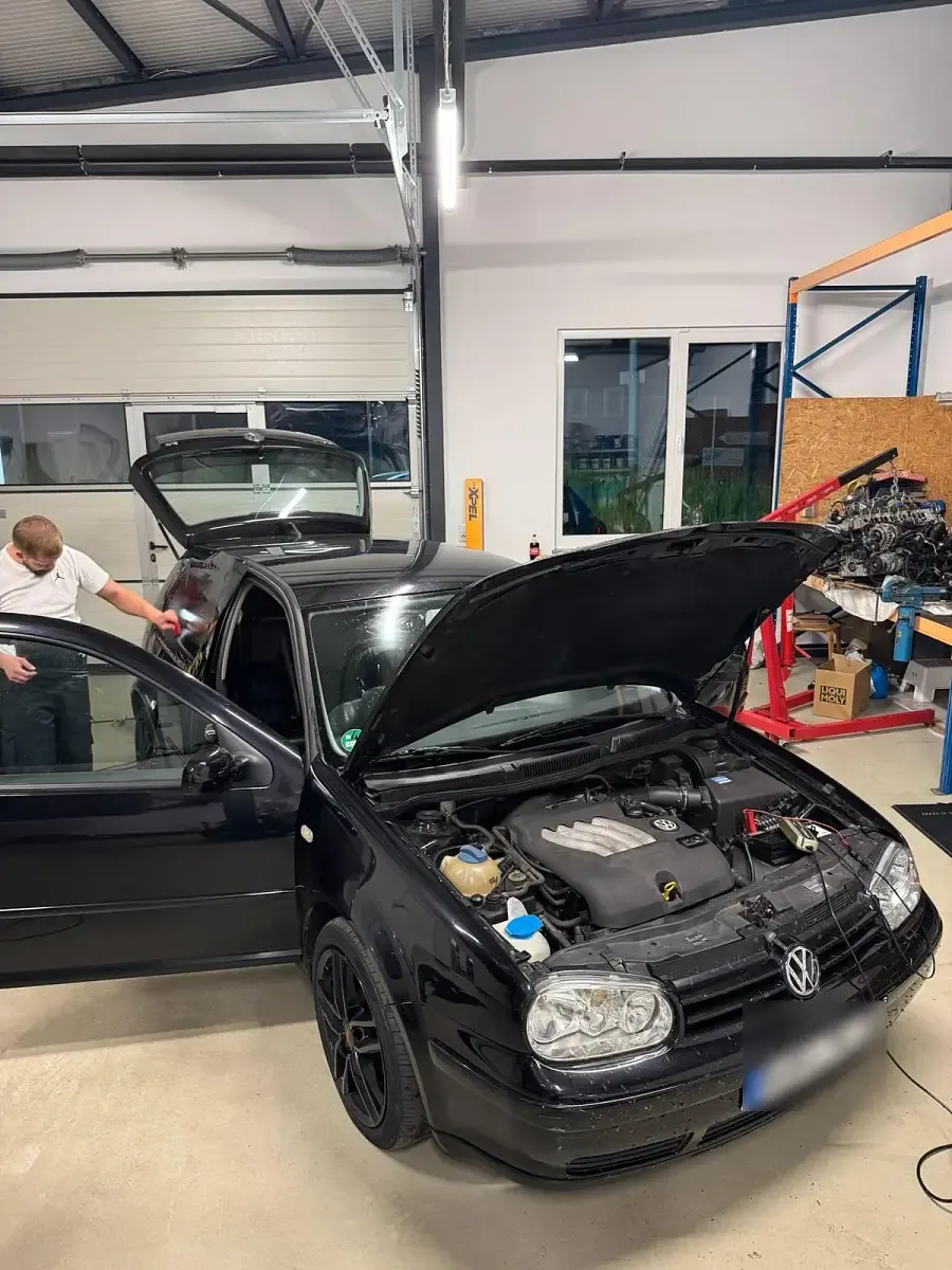 Gebraucht VW Golf 116 PS (85 kW) 2000 Schwarz Coupé