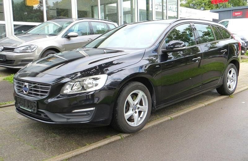 Schwarz Gebraucht 2015 Volvo V60 Kinetic Kombi | 8.999 € (Fairer Preis) - Bild 1/4