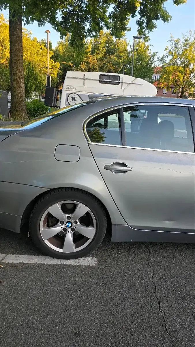 Gebraucht BMW 523 177 PS (130 kW) 2005 Grau Limousine