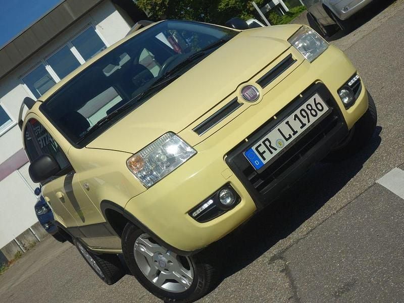 Gelb Gebraucht 2010 Fiat Panda 4x4 Climbing Kleinwagen | 6.200 € (Superpreis) - Bild 1/4