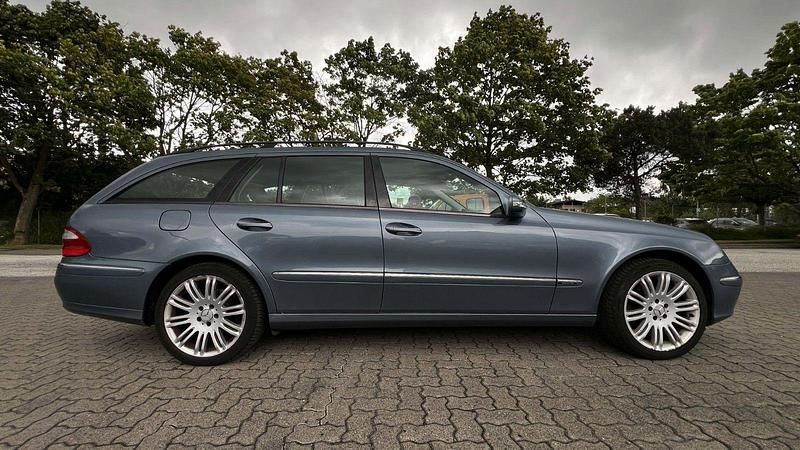 Gebraucht Mercedes E240 Elegance 177 PS (130 kW) 2003 Blau Kombi