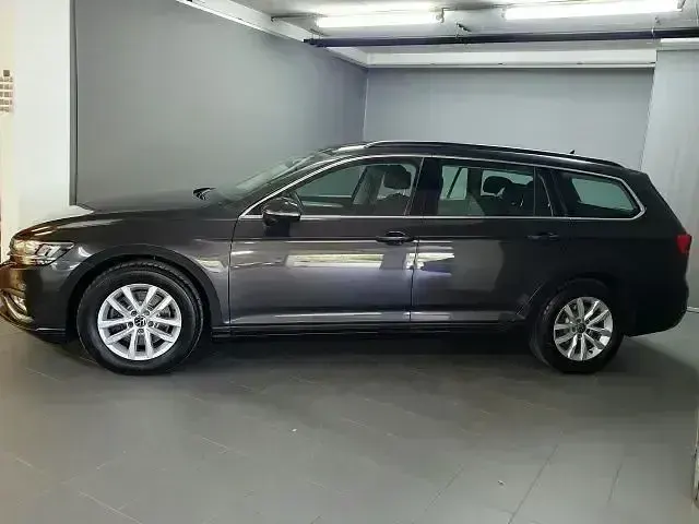 Gebraucht VW Passat Business 150 PS (110 kW) 2023 Grau Kombi