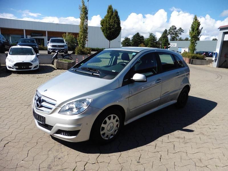 Silber Gebraucht 2010 Mercedes B180 Van / Kleinbus | 1.500 € (Superpreis) - Bild 1/4