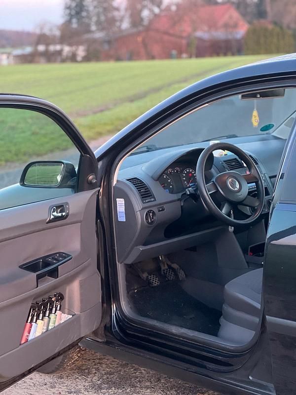 Second-hand VW Polo 54 CP (39 kW) 2003 Negru Hatchback