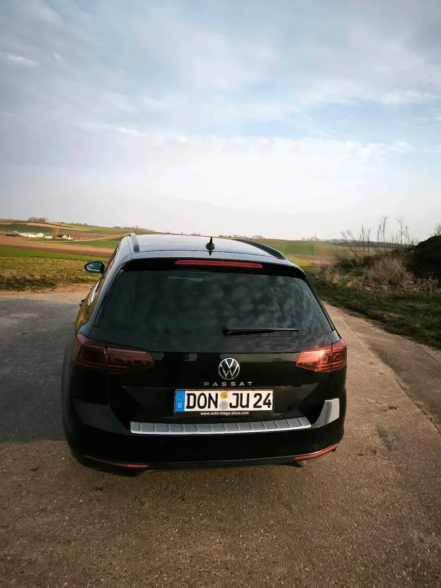 Gebraucht VW Passat 150 PS (110 kW) 2022 Schwarz Kombi