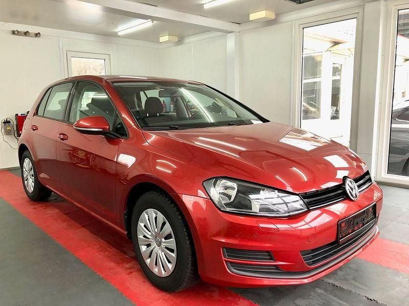 Gebraucht VW Golf VII 86 PS (63 kW) 2016 Rot Limousine