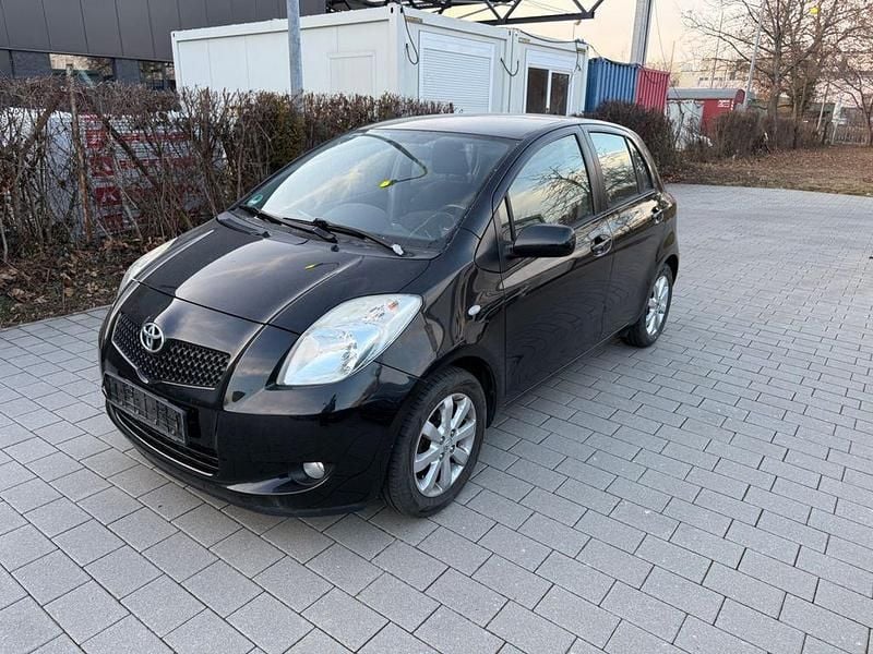 Schwarz Gebraucht 2009 Toyota Yaris Team Limousine | 2.990 € (Guter Preis) - Bild 1/4