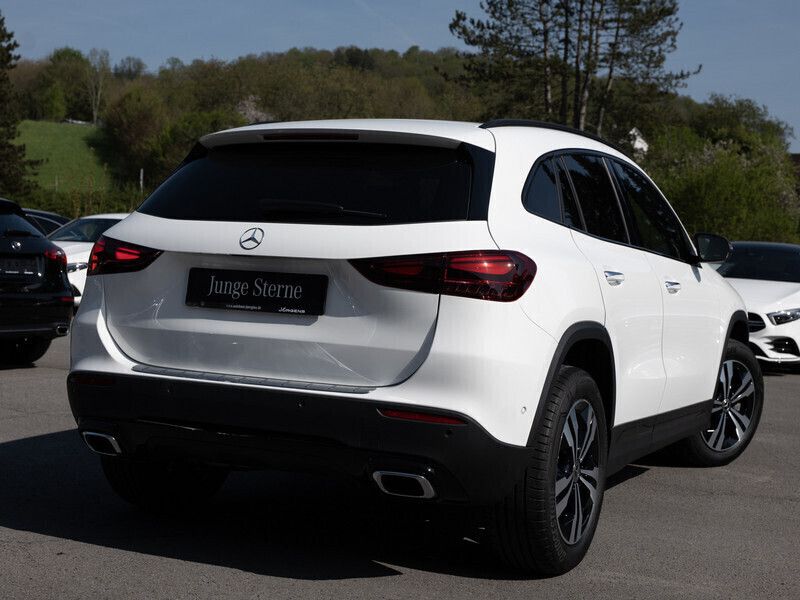 Gebraucht Mercedes GLA200 Progressive 163 PS (119 kW) 2023 Weiss unilack polarweiss SUV