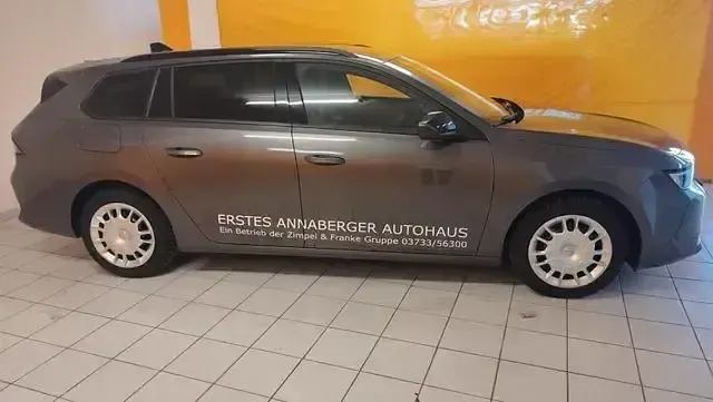Gebraucht Opel Astra Edition 110 PS (80 kW) 2024 Vulkan grau (metallic) Kleinwagen