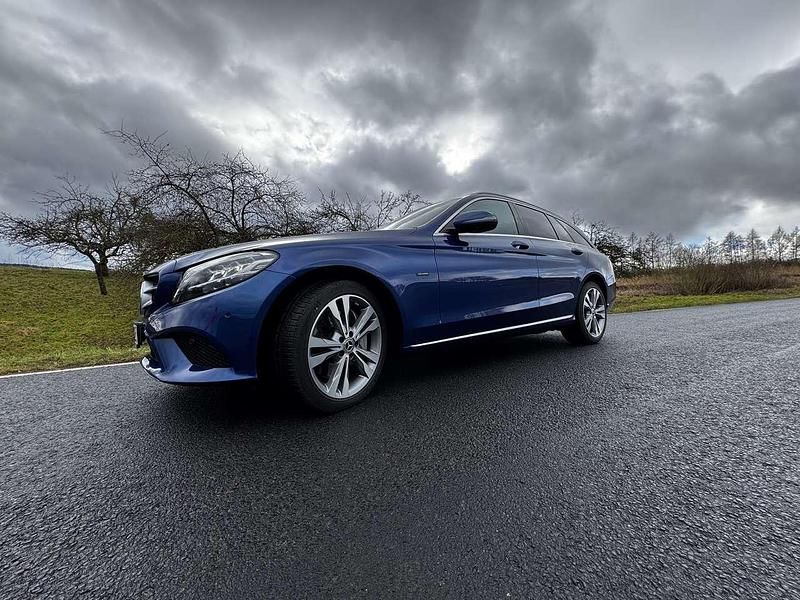 Gebraucht Mercedes C300e Avantgarde 194 PS (142 kW) 2019 Blau Kombi
