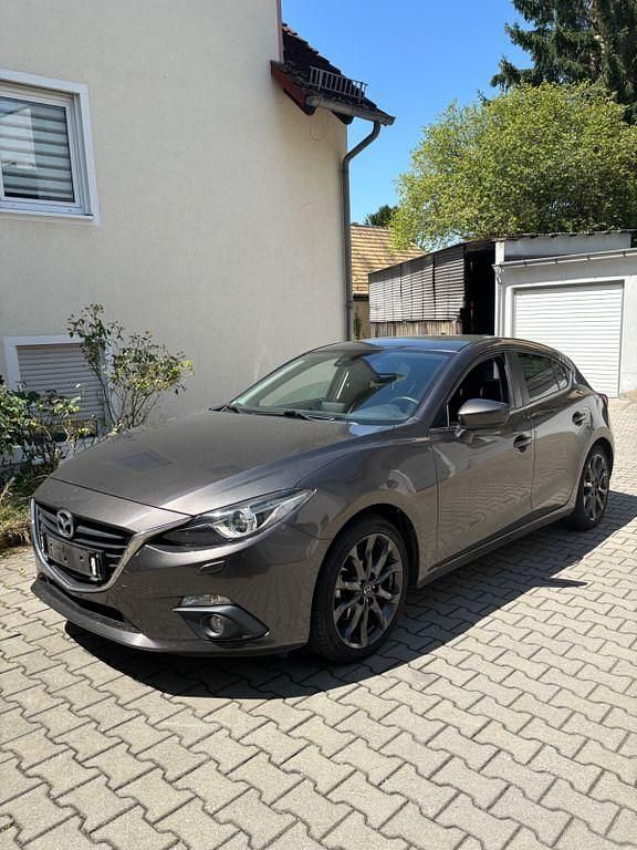 Braun Gebraucht 2016 Mazda 3 Nakama Limousine | 12.666 € (Fairer Preis) - Bild 1/4