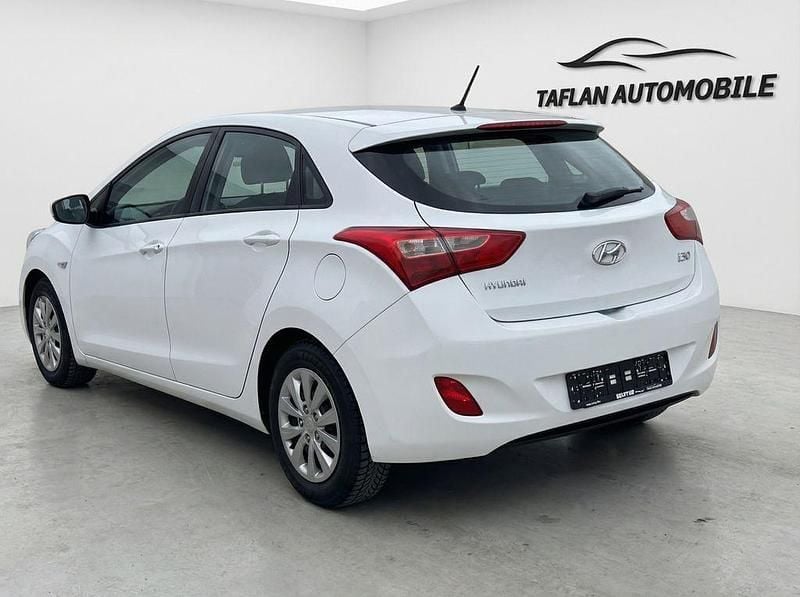 Gebraucht Hyundai i30 Classic 110 PS (80 kW) 2016 Weiß Limousine