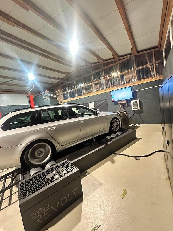 Silber Gebraucht 2009 BMW 530 Kombi | 10.000 € (Teuer) - Bild 1/2