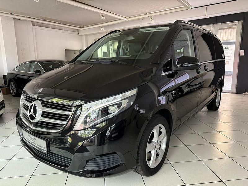 Schwarz Gebraucht 2017 Mercedes V250 Avantgarde Edition Van / Kleinbus | 41.900 € (Teuer) - Bild 1/4