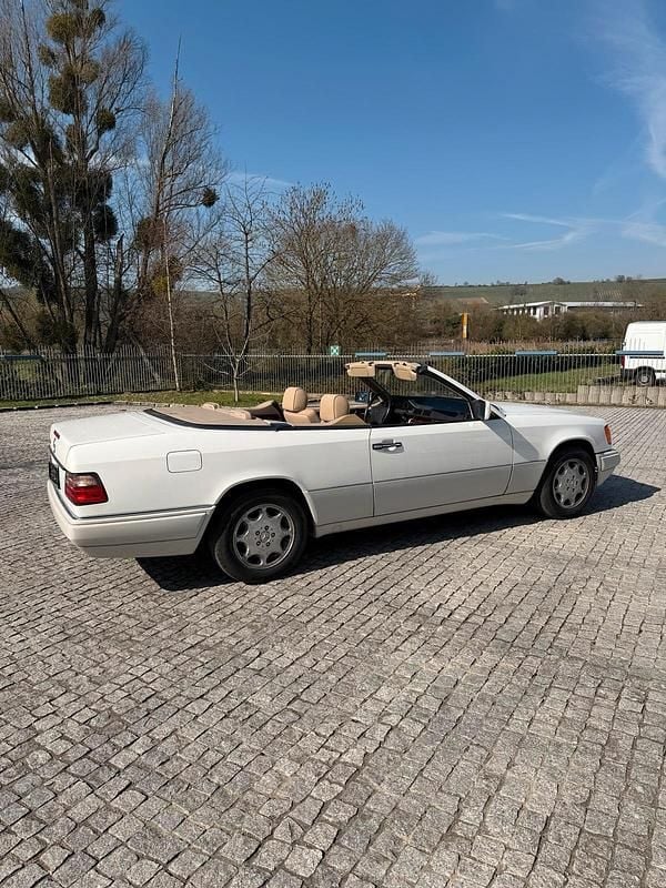 Gebraucht Mercedes E320 220 PS (161 kW) 1996 Weiß Cabrio