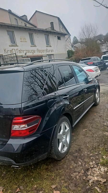 Gebraucht Mercedes ML420 309 PS (227 kW) 2008 Schwarz SUV