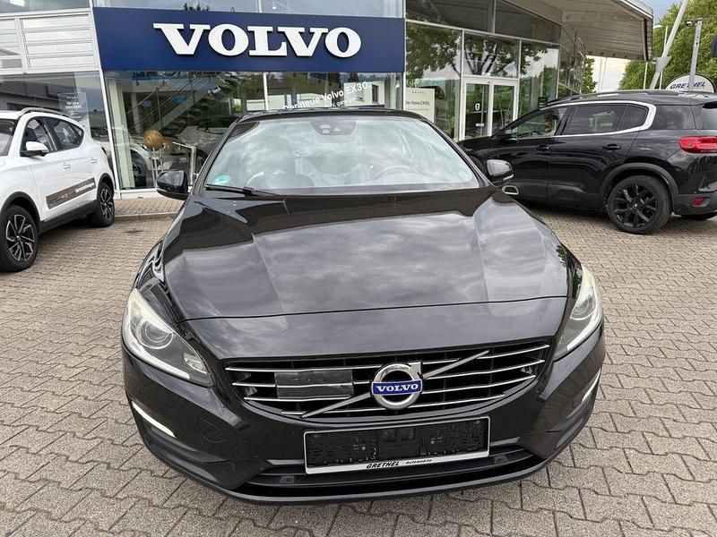 Schwarz Gebraucht 2016 Volvo V60 Linje Svart Kombi | 8.900 € (Fairer Preis) - Bild 1/4