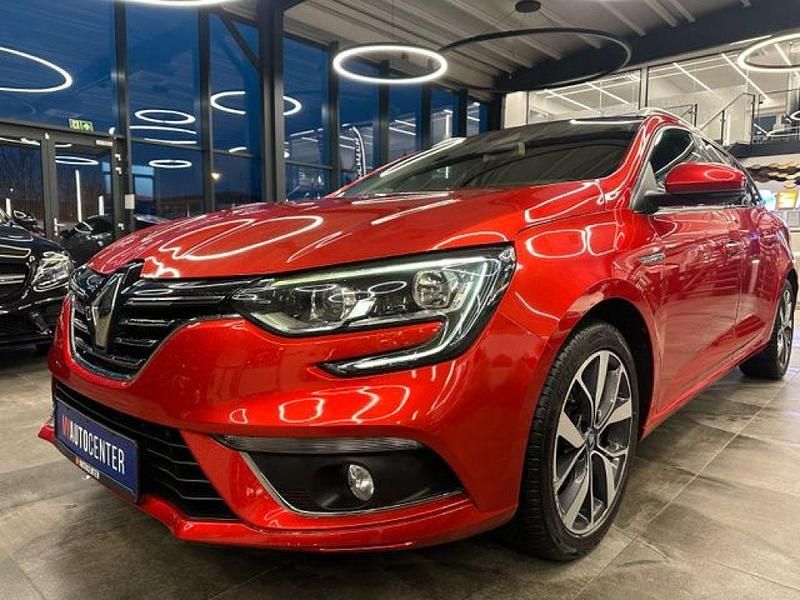 Gebraucht Renault Mégane GrandTour Bose Edition 132 PS (97 kW) 2017 Rot Kombi