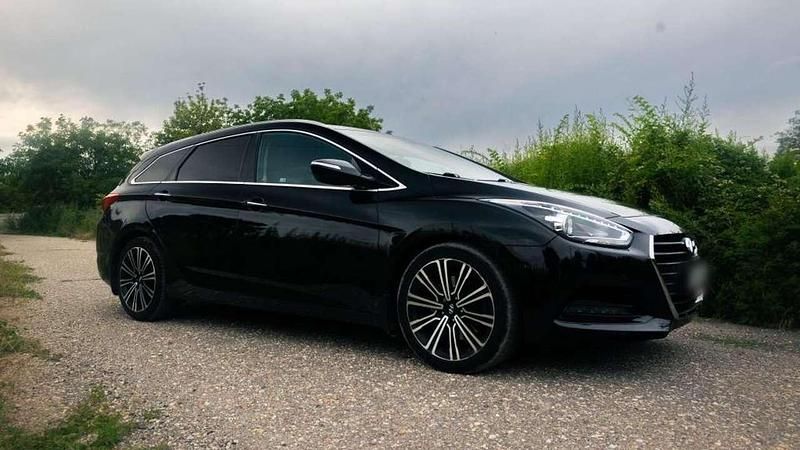 Gebraucht Hyundai i40 Premium 141 PS (103 kW) 2016 Schwarz Kombi