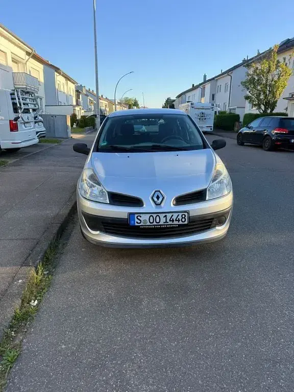 Gebraucht Renault Clio II 58 PS (42 kW) 2006 Silber Kleinwagen