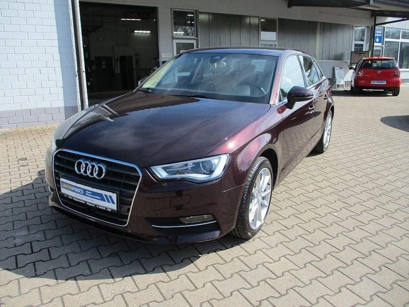 Gebraucht Audi A3 Ambiente 179 PS (131 kW) 2015 Violet Limousine