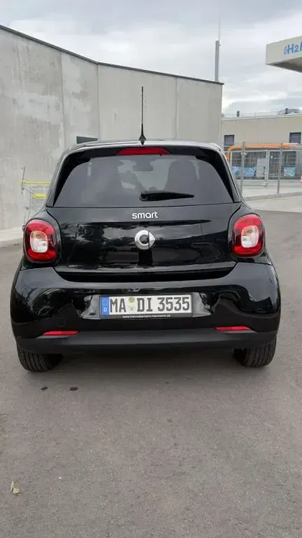Gebraucht Smart ForFour 71 PS (52 kW) 2019 Schwarz Kleinwagen
